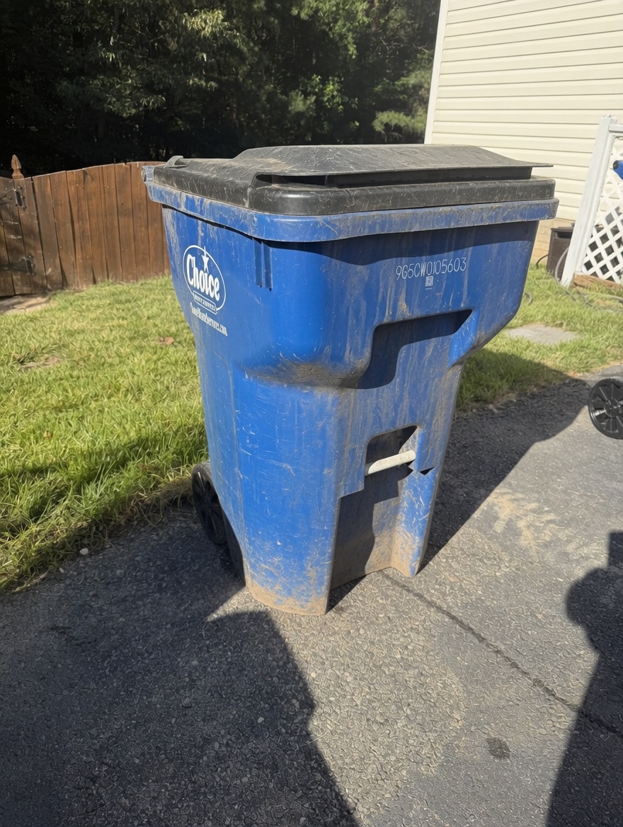 Trash can before cleaning